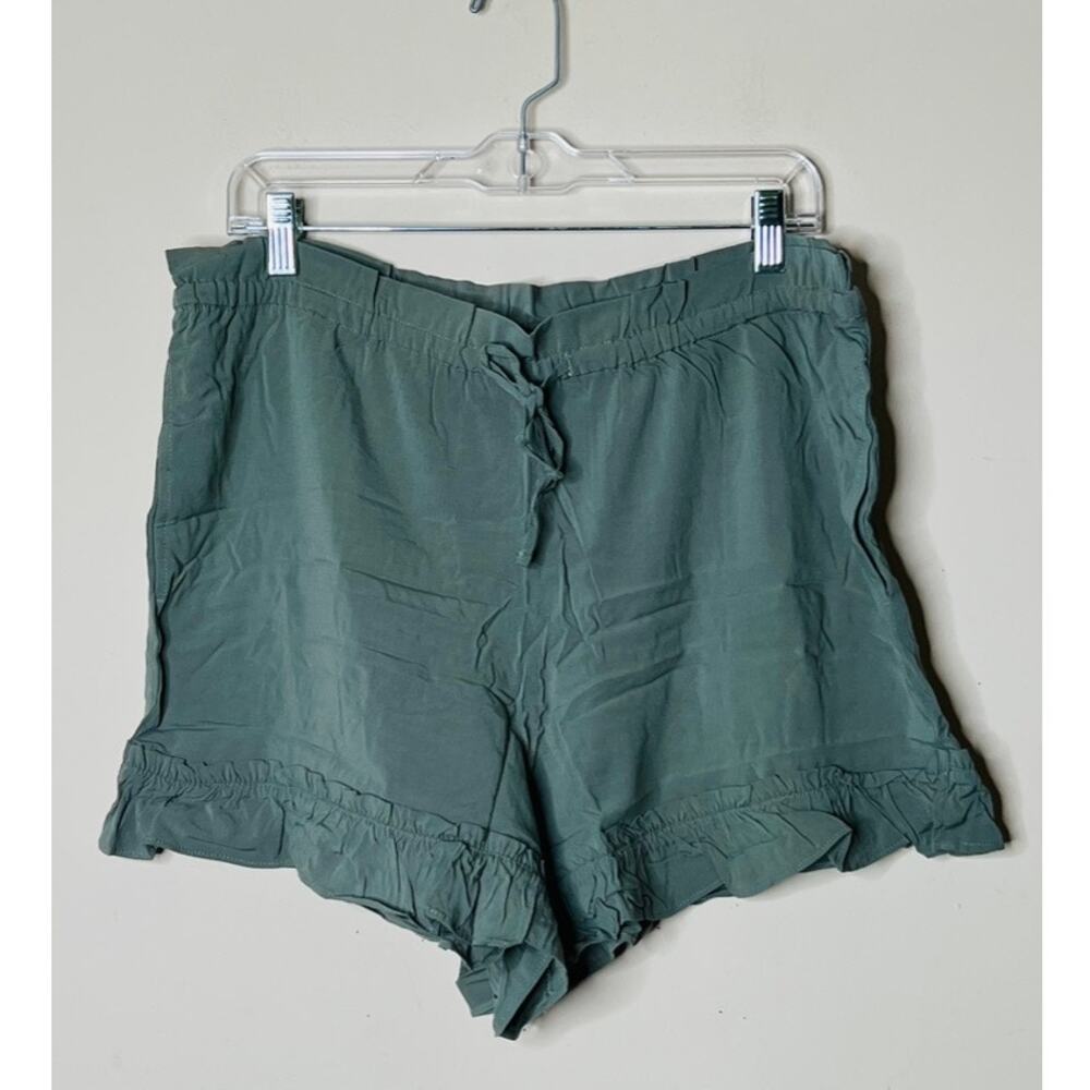 NWOT Candace Cameron Bure Short with Ruffle Detail Olive Ash Petite Medium MP